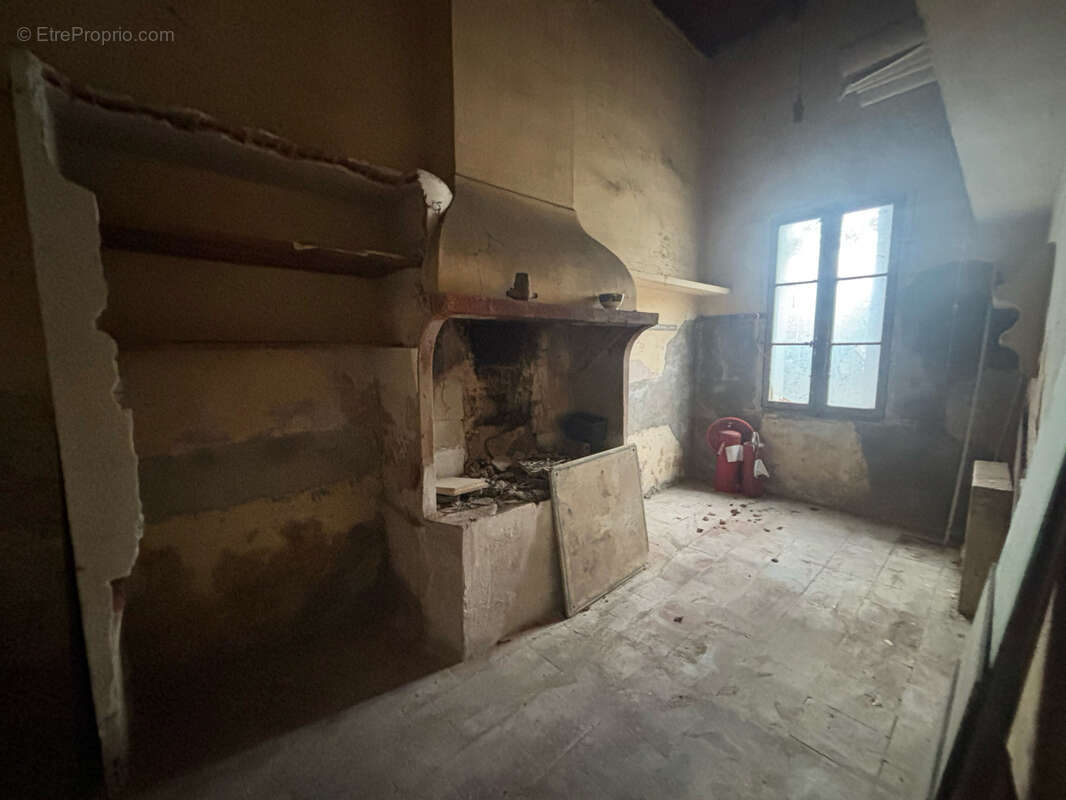 Parking à MARAUSSAN