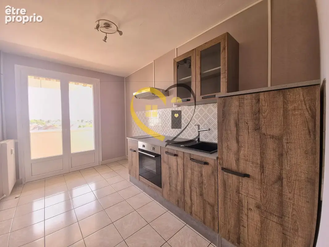 Appartement T3 rénové de 64 m² avec garage et cave – Résidences des Planchards à Yzeure - photo 7
