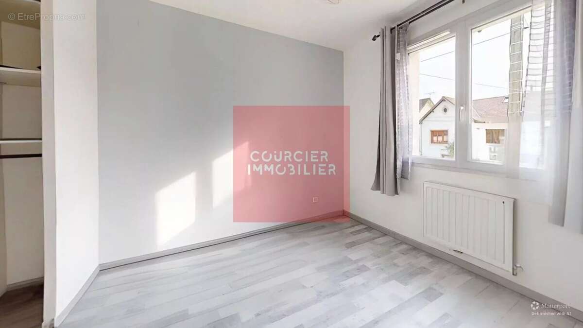 Maison à LE MESNIL-SAINT-DENIS