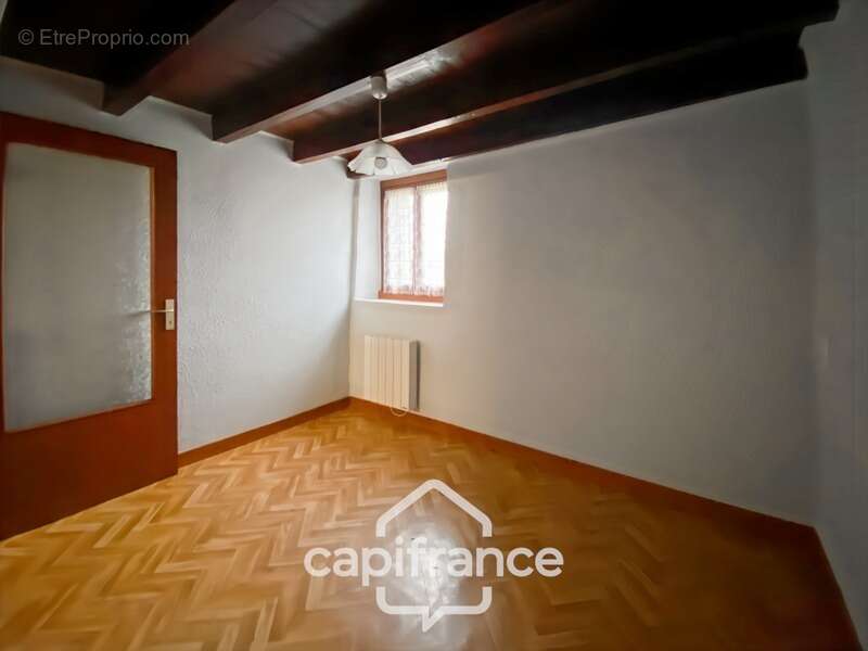 Maison à DOMMARTIN-LES-CUISEAUX