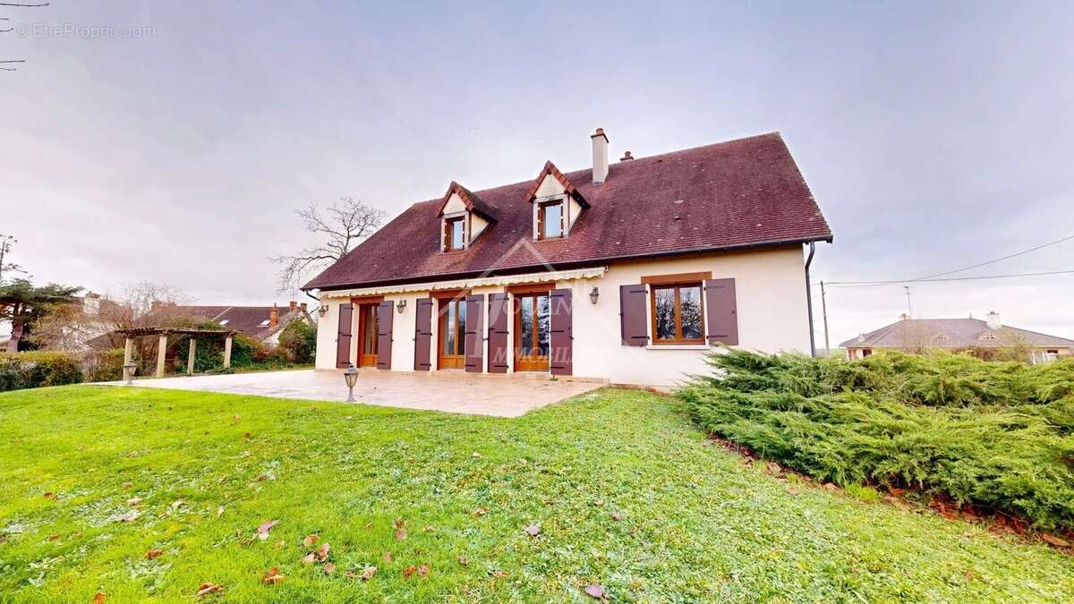 Maison à DOMPIERRE-SUR-BESBRE