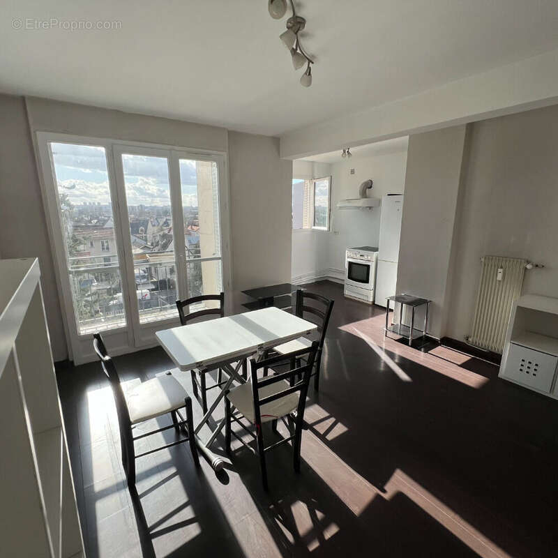 Appartement à LES PAVILLONS-SOUS-BOIS