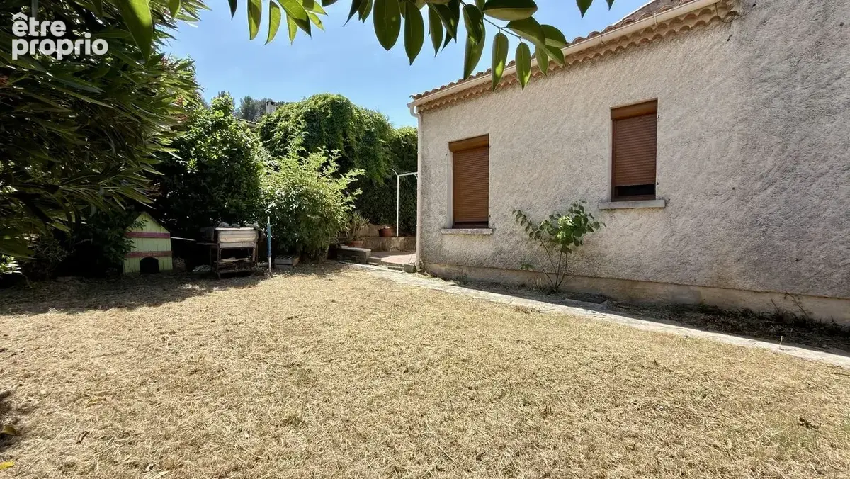 maison de type 5 avec piscine , poul house , terrain , garage