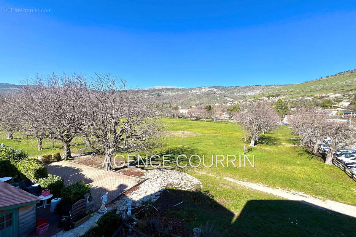 Commerce à SAINT-VALLIER-DE-THIEY