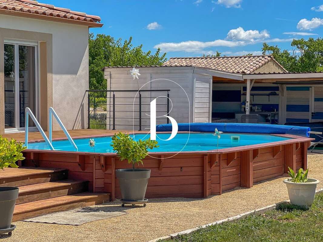 Maison 100 m² à Orgnac-L'aven  - photo 2