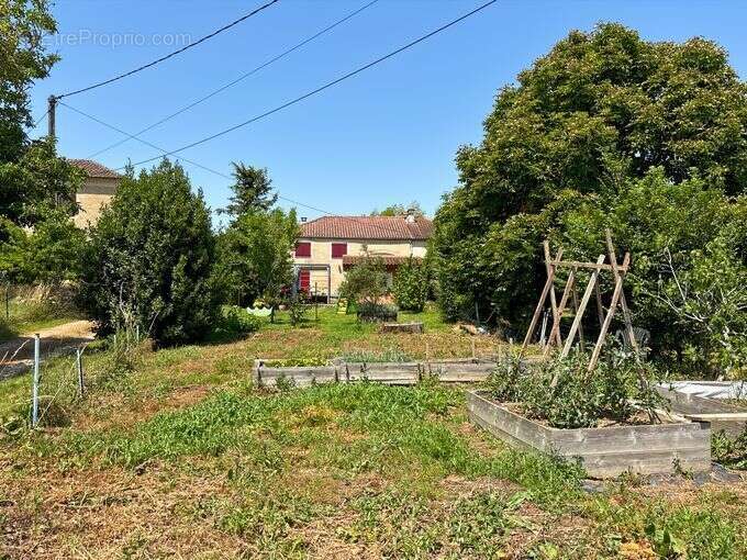 En campagne, maison ancienne entièrement rénovée, habitable de plain-pied avec jardin et dépendance - photo 12
