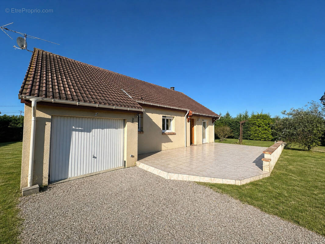 Maison à COURCELLES-SUR-SEINE