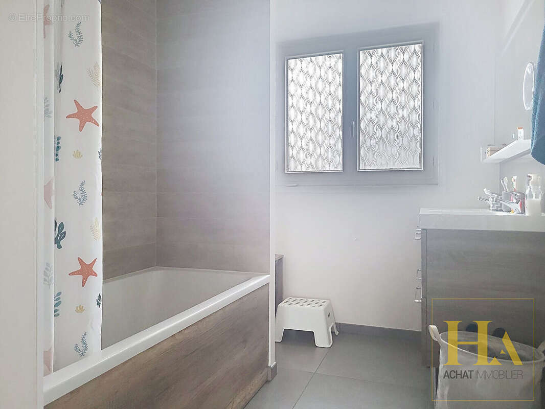 « Posez vos valises ! Maison de plain-pied entièrement rénovée avec piscine » - photo 13