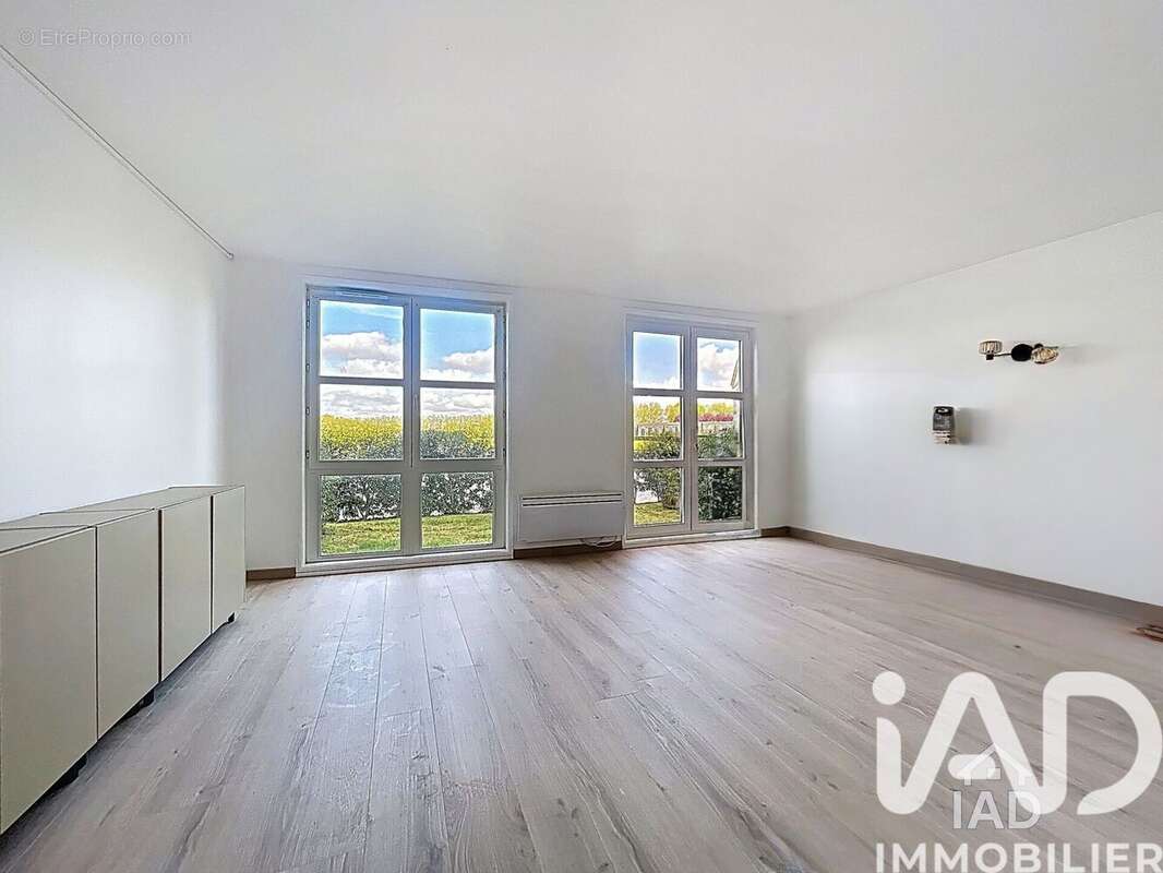 Photo 3 - Appartement à VOISINS-LE-BRETONNEUX