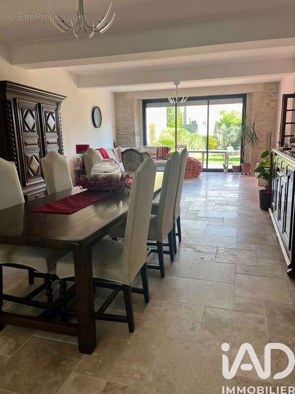 Maison 475 m² à Sainte-Eulalie  - photo 3