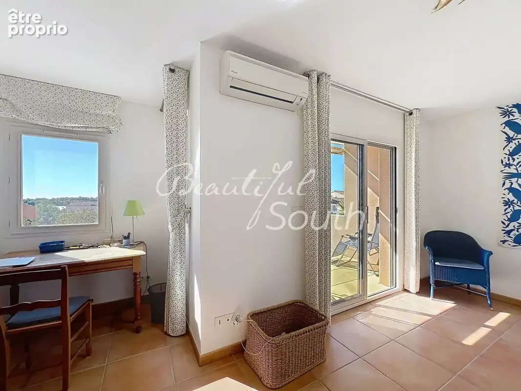 Leucate village – villa 3 faces avec jardin, garage, piscine et solarium avec vues - photo 10