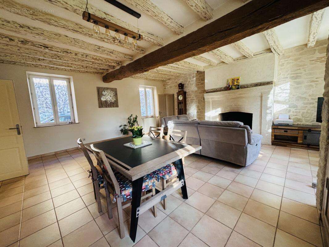 Maison à SAINT-DENIS-DE-PALIN