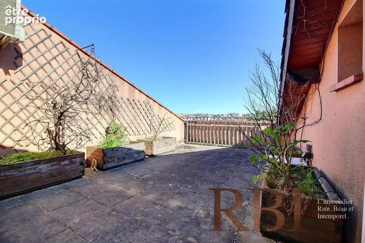 Grand duplex traversant avec terrasse, garage et vues dégagées - photo 2