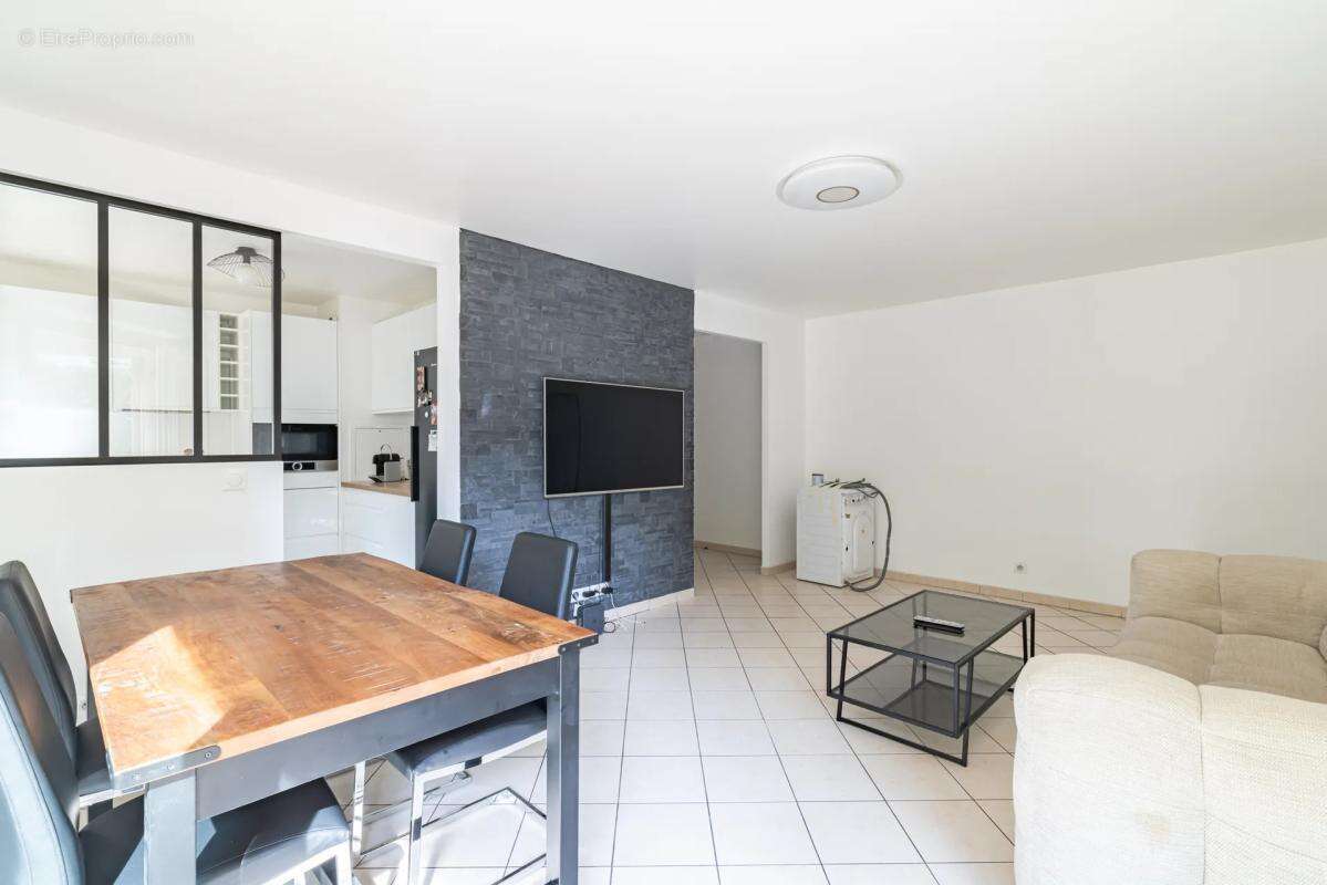 Bel appartement 4 pièces avec jardin, cave et parking - photo 2