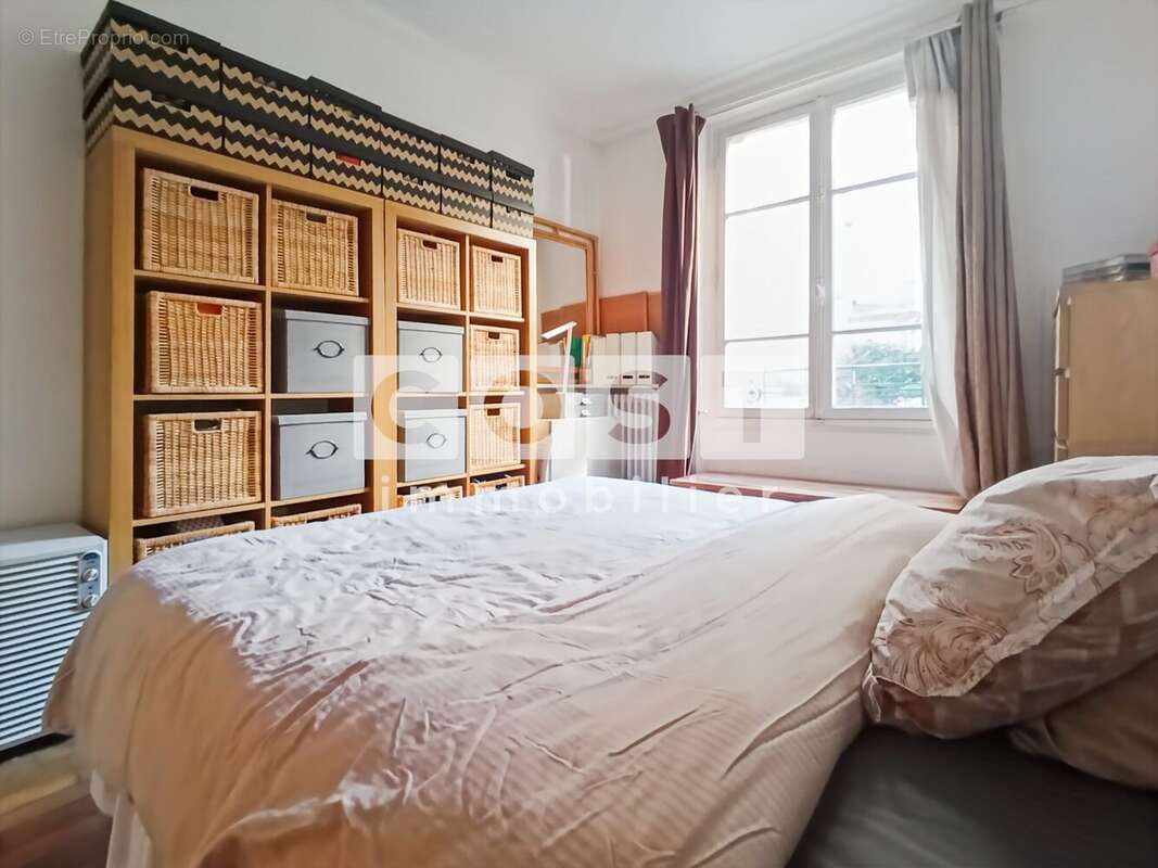 Appartement à COURBEVOIE