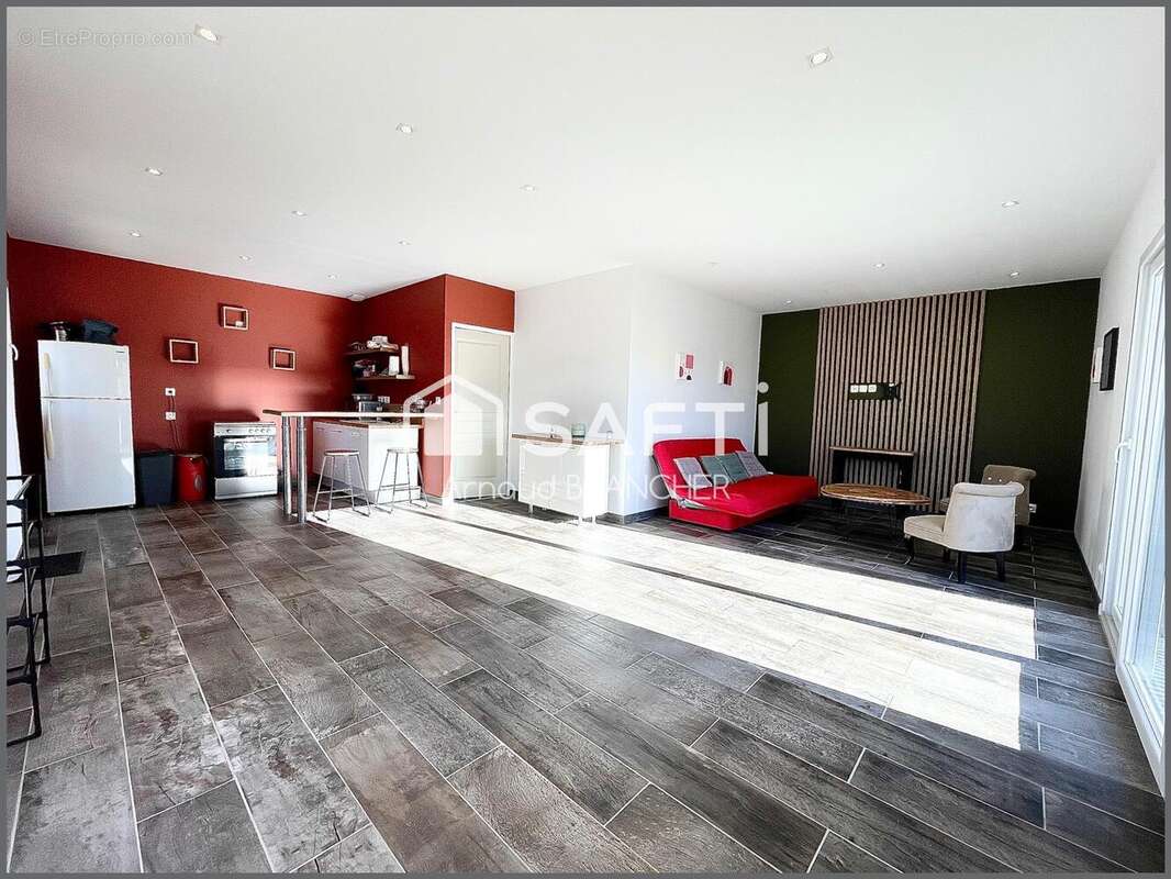 Photo 2 - Maison à ROULLET-SAINT-ESTEPHE