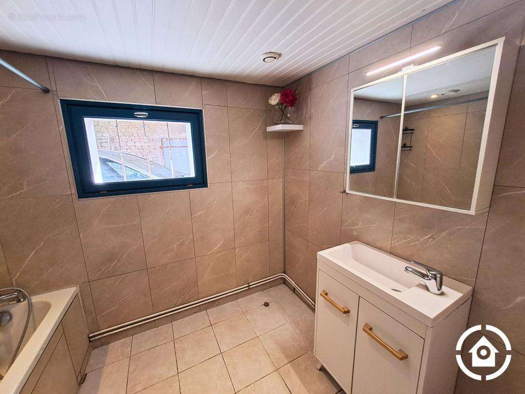 Maison à SAINTE-SEVERE