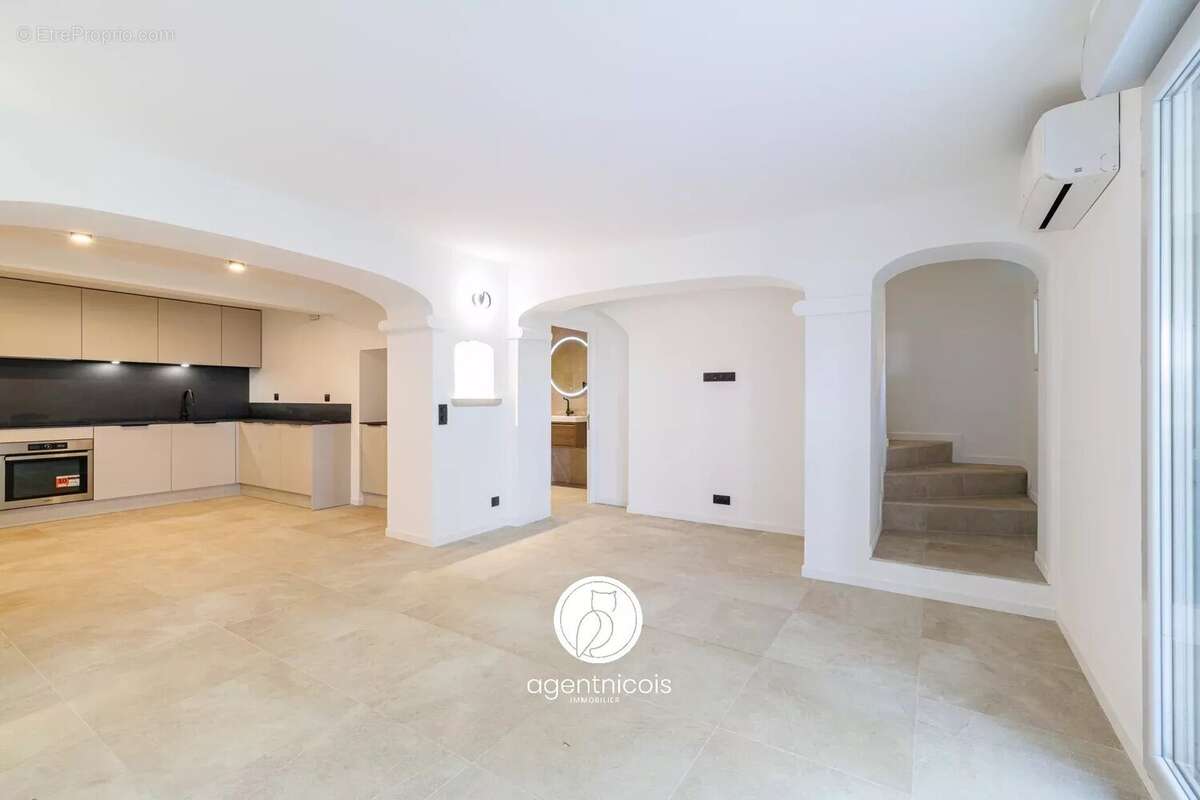 Appartement à SAINT-LAURENT-DU-VAR