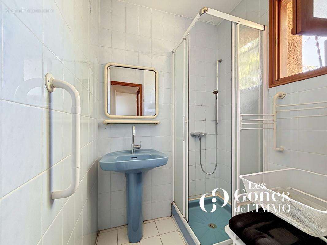 Genas  Maison familiale de 155 m2 avec 4 chambres, jardin de - photo 8