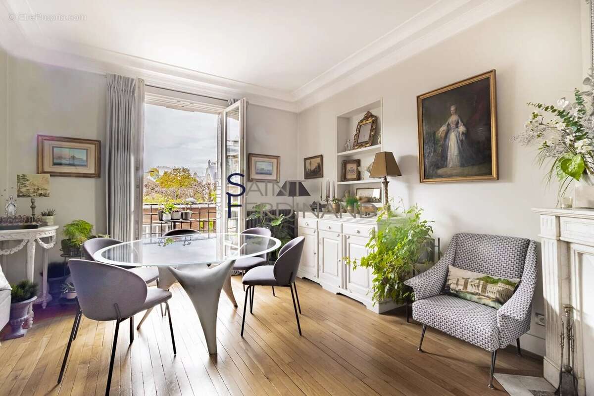 Appartement à PARIS-16E