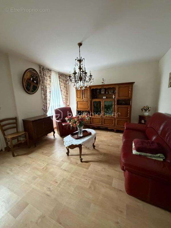 Maison à OSTRICOURT