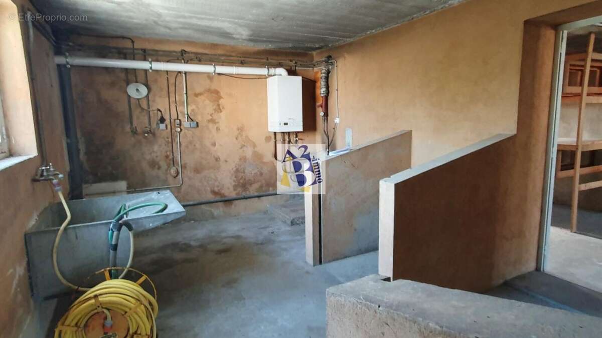 Maison à MAGNAC-SUR-TOUVRE