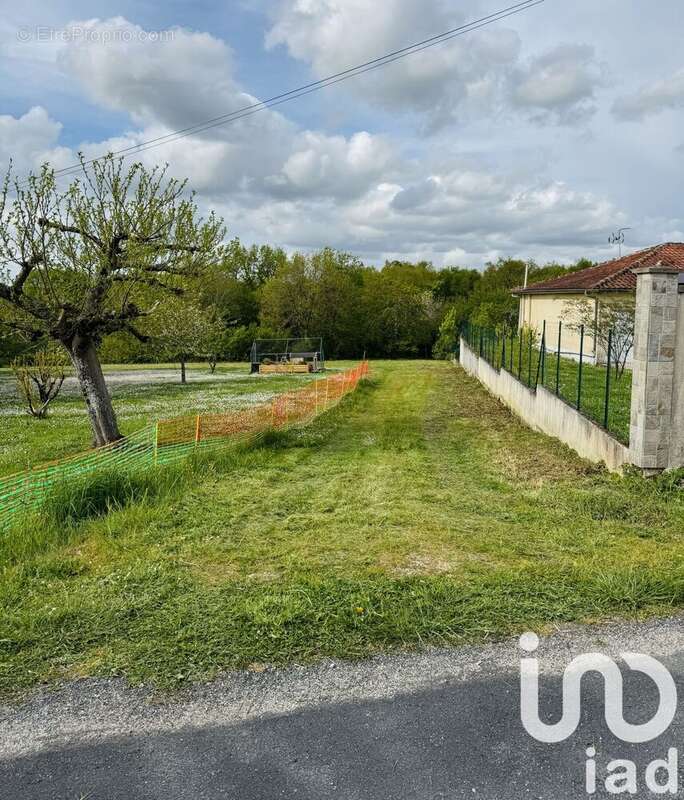 Photo 2 - Terrain à CHAMPNIERS