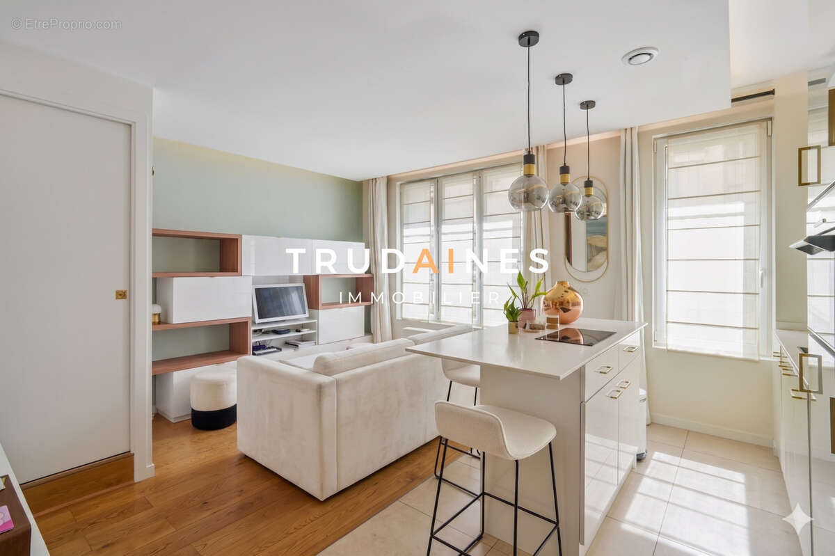 Appartement à PARIS-17E