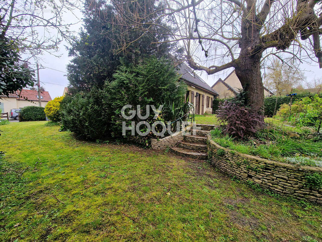 Maison à BRUYERES-ET-MONTBERAULT