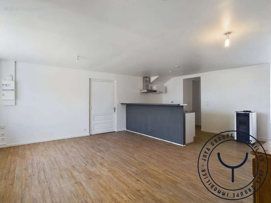 Appartement à SAINT-JUST-SAUVAGE