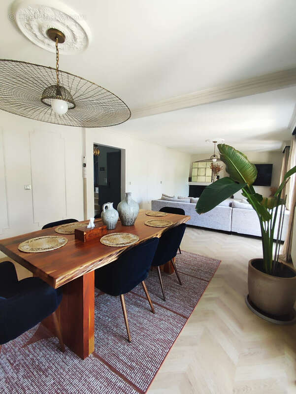 COUBRON - Maison 8 pièces de + de 210 m2 avec 4 chambres avec sous-sol total et jardin - photo 5