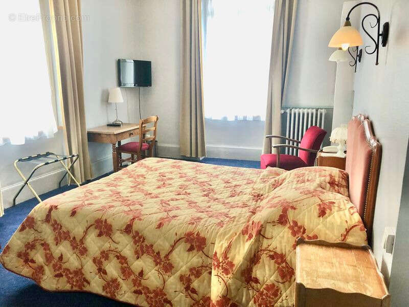 Commerce à BOURBON-L'ARCHAMBAULT