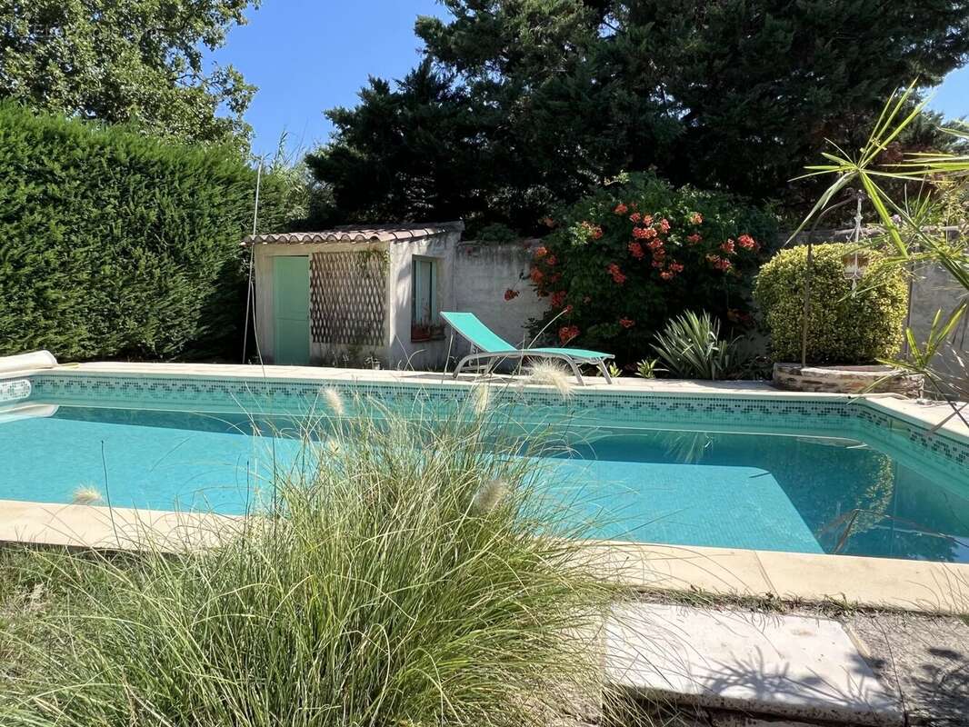Maison 4 chambres avec piscine sur joli terrain arboré - photo 12