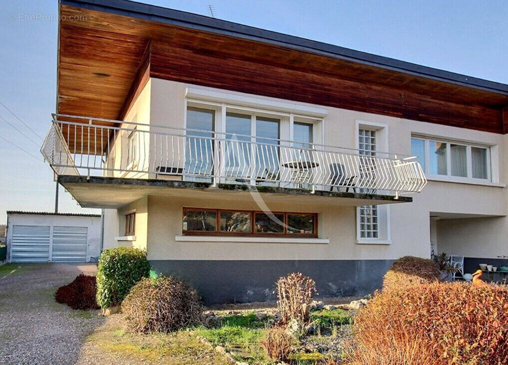 Maison à VAIVRE-ET-MONTOILLE