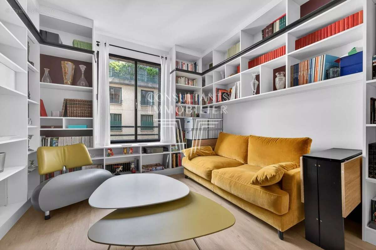 Appartement à PARIS-16E