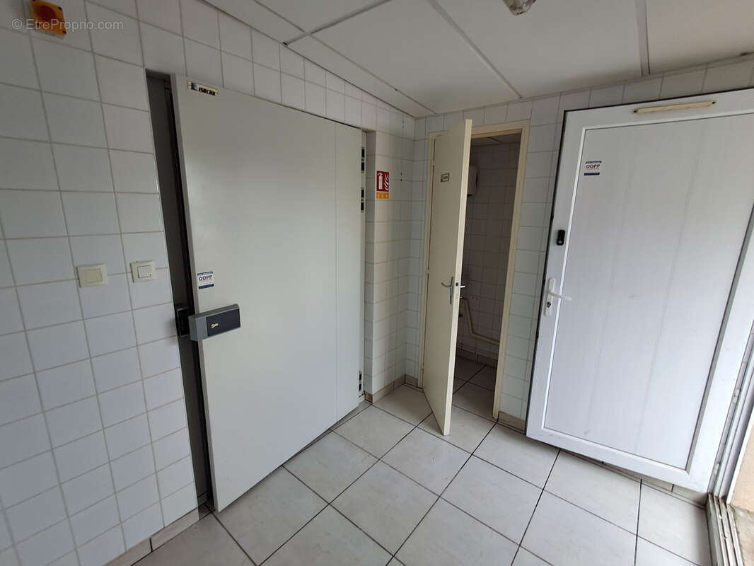 Commerce à SAINT-CYR