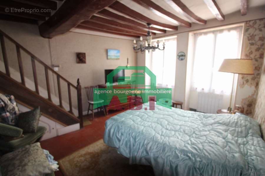 58, Varzy proche des commerces MAISON DE BOURG habitable à rafraîchir au goût du jour. - photo 6