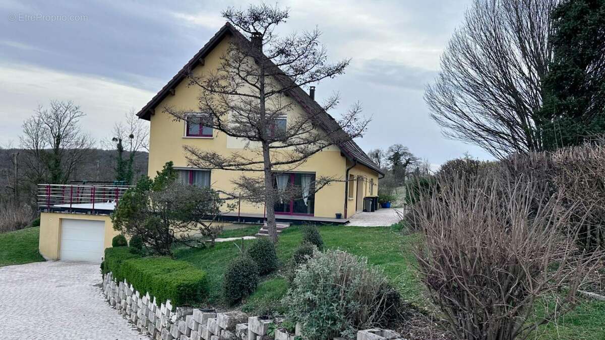 Maison à VILLARS-SOUS-ECOT