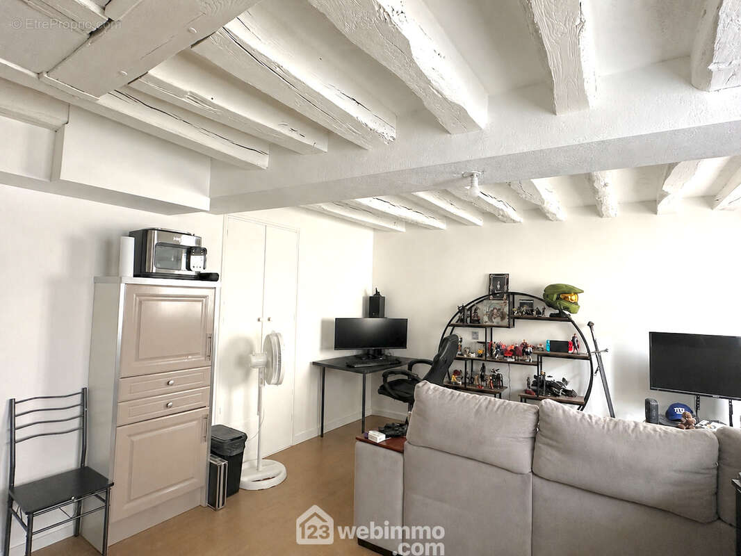 Appartement de 34m2 du RDC avec la pièce de vie ...