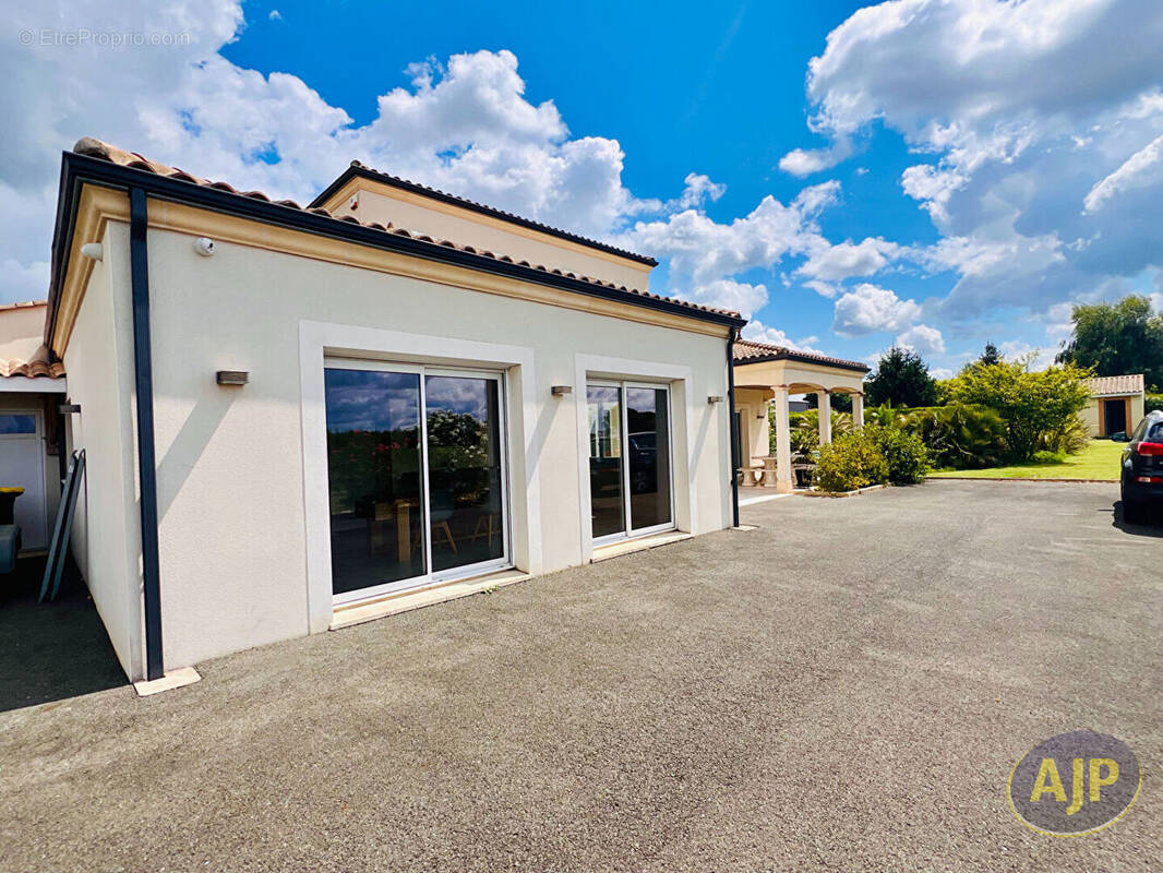 Maison à SAINT-MAGNE-DE-CASTILLON