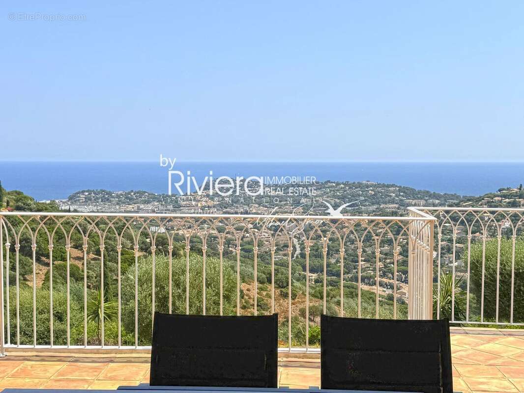 VUE MER PANORAMIQUE - Propriété avec piscine à débordement.. - photo 25