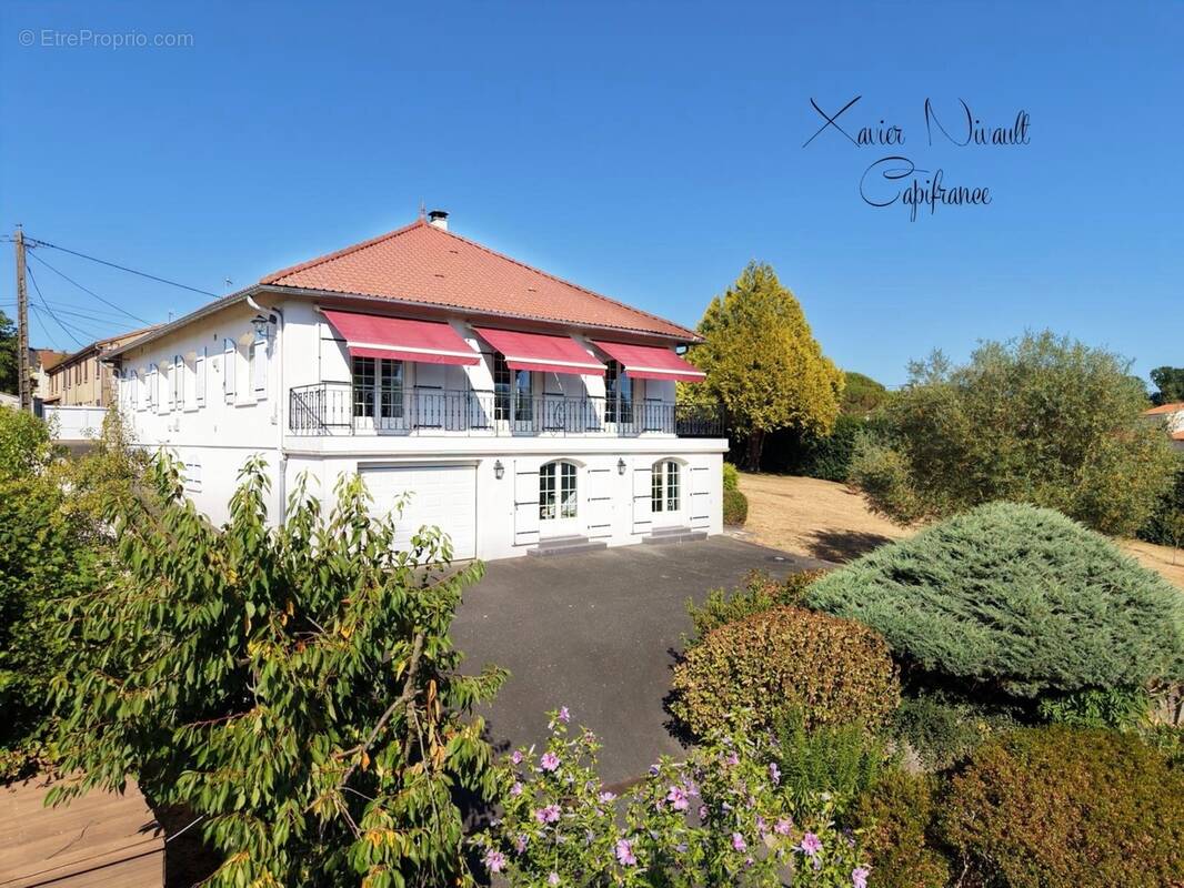 Maison à vendre 10 pièces MONCOUTANT (79) - photo 1