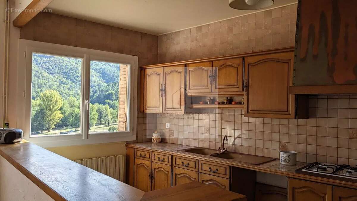 Appartement à LE COLLET-DE-DEZE