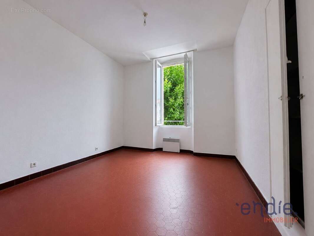 Appartement à FLASSANS-SUR-ISSOLE