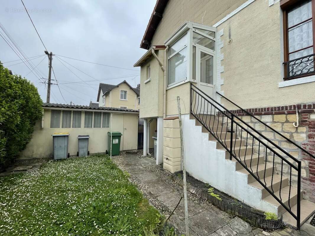 Maison à THIVERNY