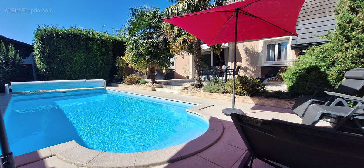 Maison 163m2 environ, 6 chambres,terrain de 1027 m2 arbore, avec sa piscine sans vis a vis. coup de coeur - photo 4