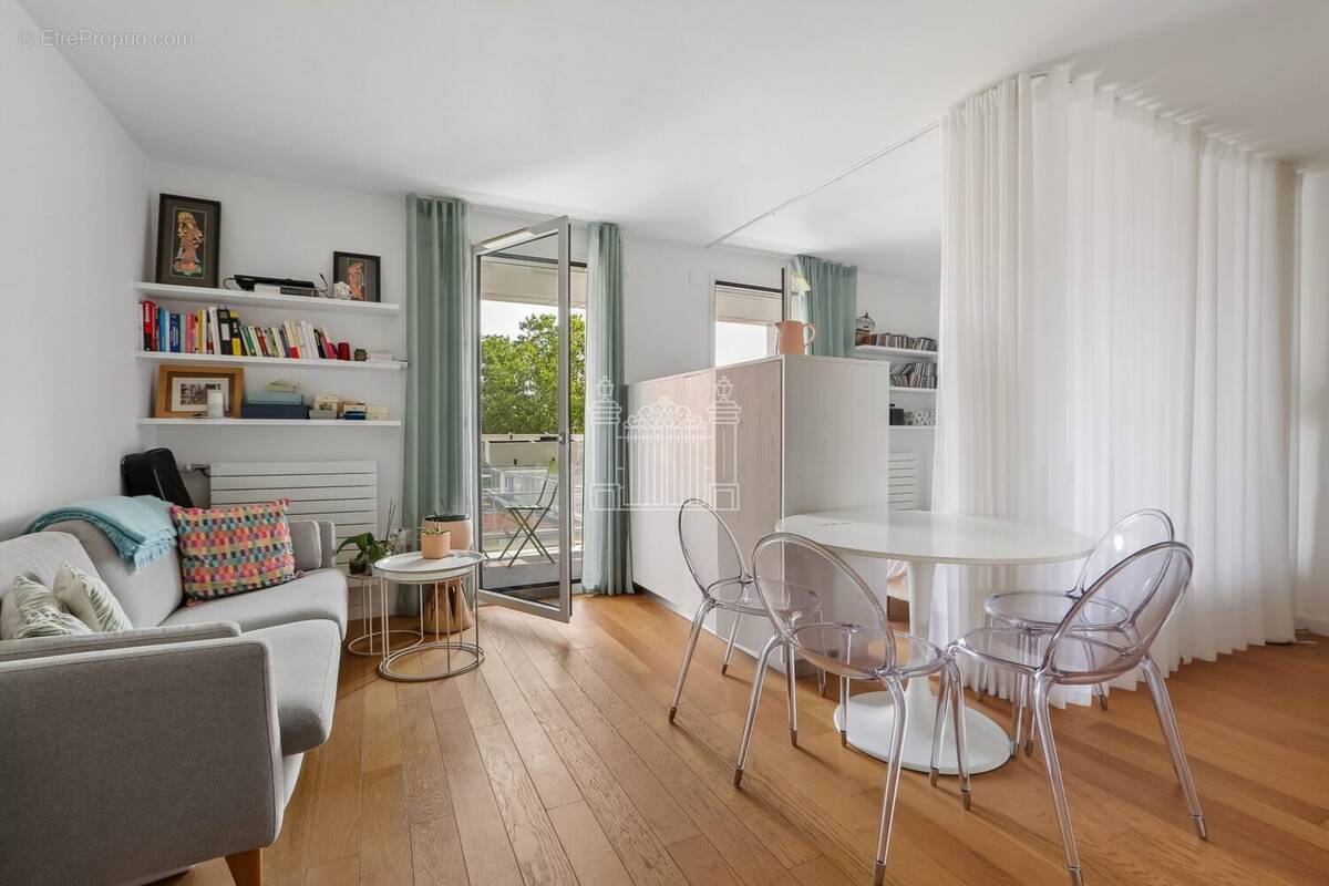 Appartement à PARIS-15E