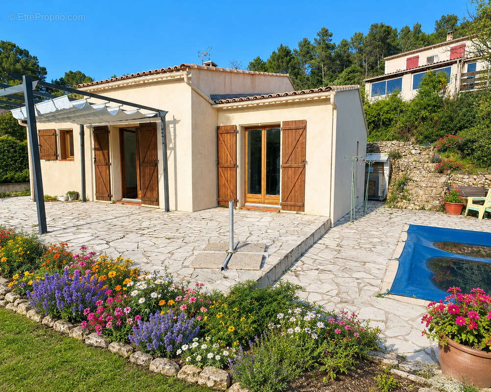 Maison à SOLLIES-TOUCAS