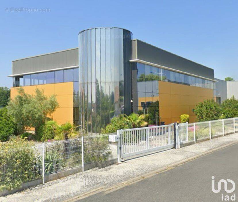 Photo 1 - Commerce à DESCARTES