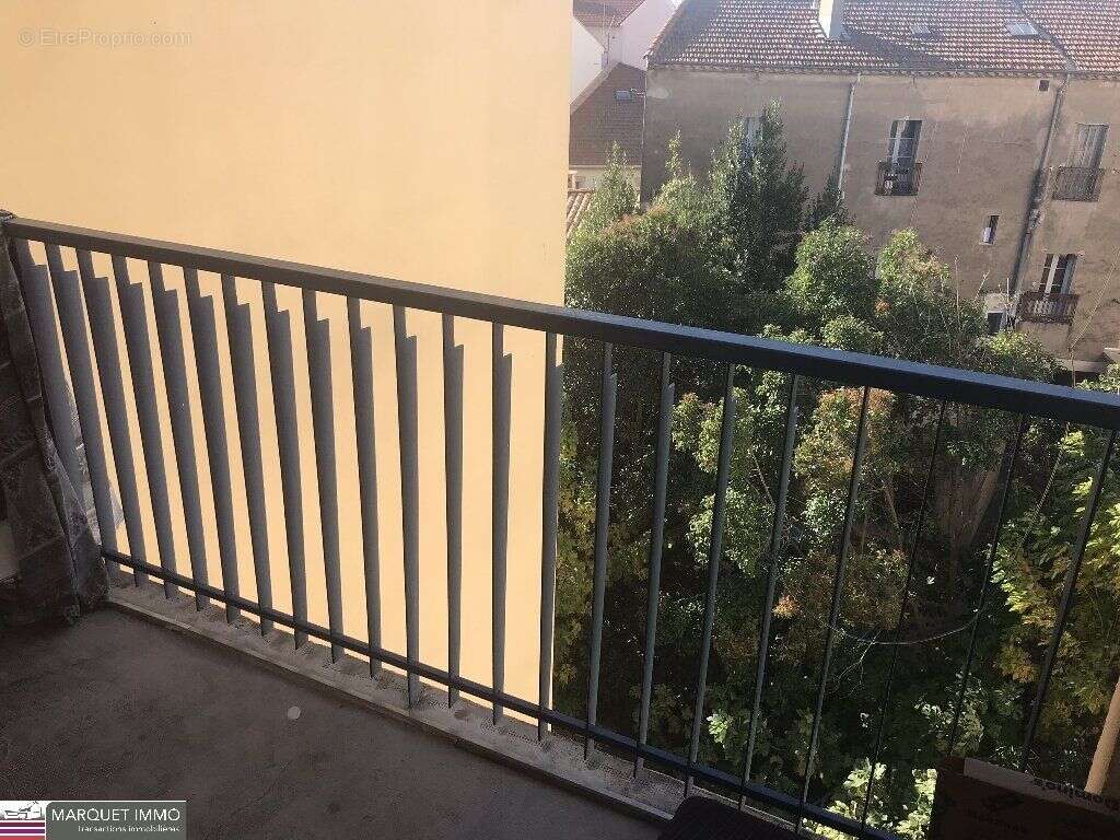 Apt T3 offrant 78 m² donnant sur 15 m² de terrasse avec une très très belle vue dégagée, parking privé, cave ... - photo 8